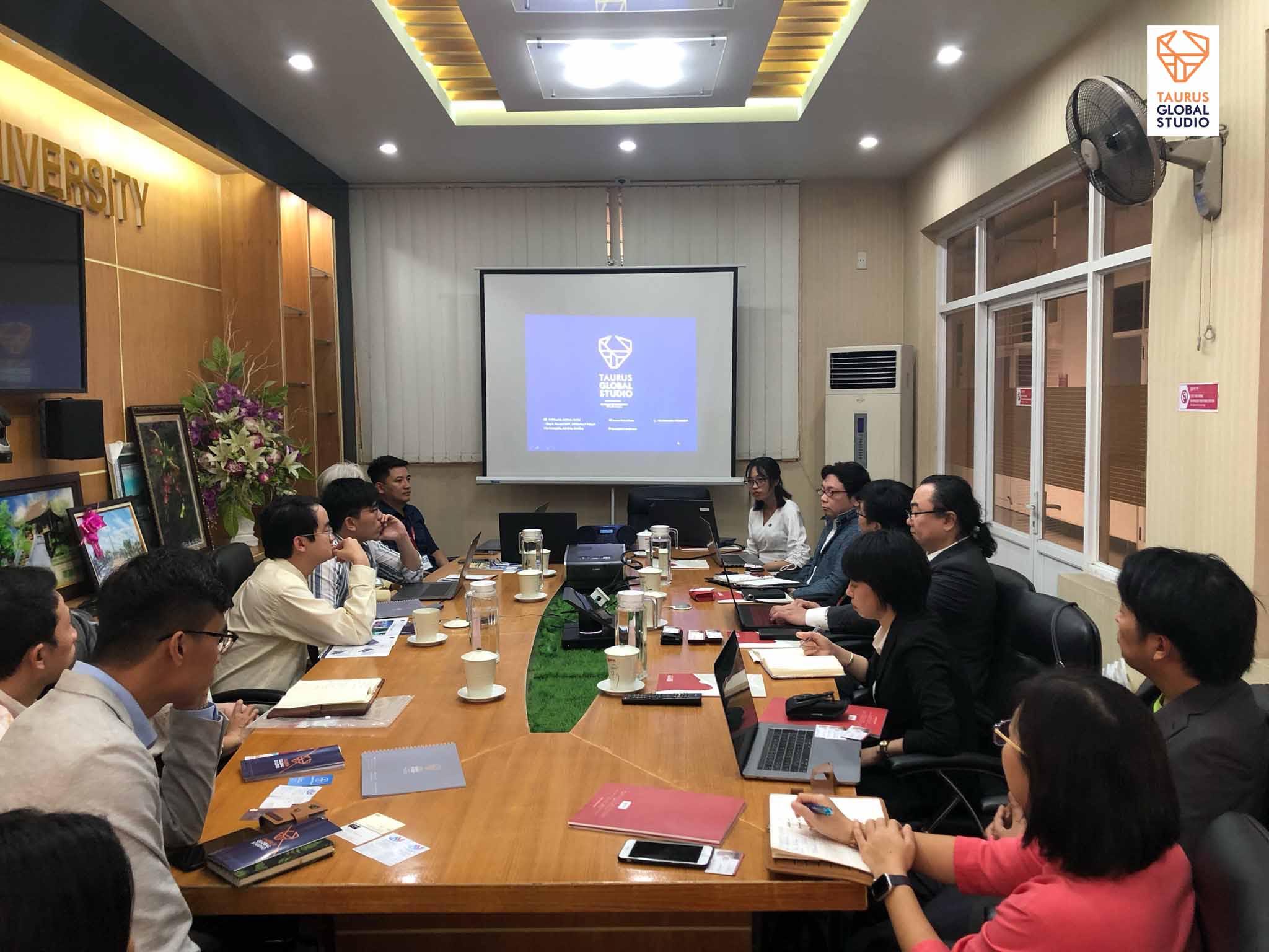 Taurus Global Studio – N&V Bridge Group met with leaders of Duy Tan  University Danang – 